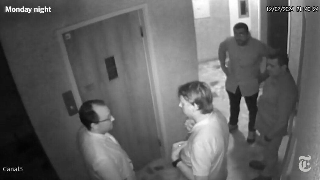Bolsonaro conversa com o embaixador da Hungria