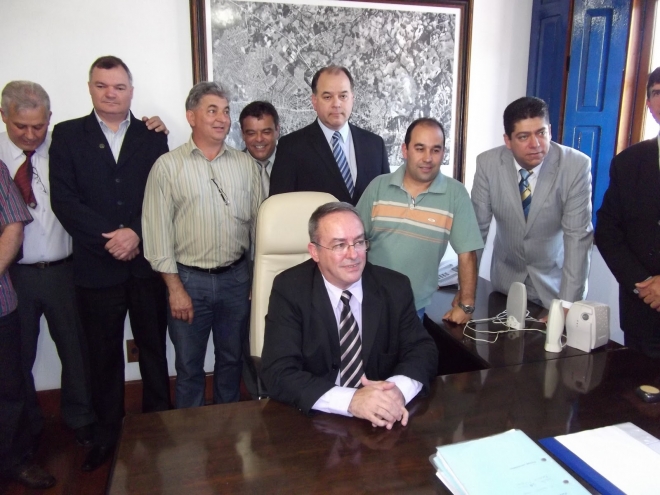 Nadir na posse como prefeito tampão